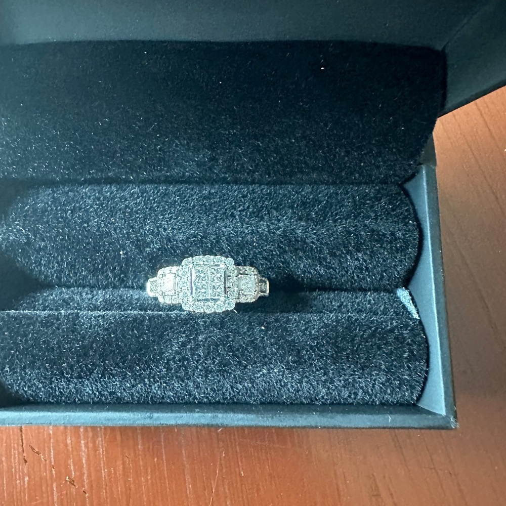 .8 white gold  brand new